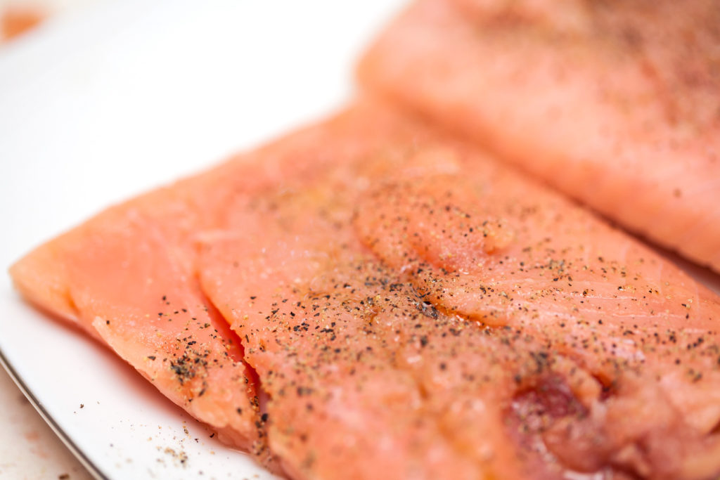131005ap0902 salmon cooking macro pepper 1024x683 - Queimar Gordura Rapidamente Descubra Quais Alimentos Consumir