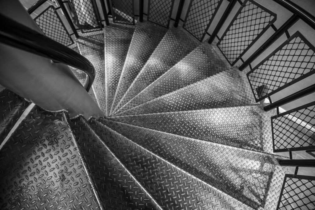 Tome as escadas em vez do elevador 1024x683 - Perder Peso Rapidamente Em Casa Principais Maneiras