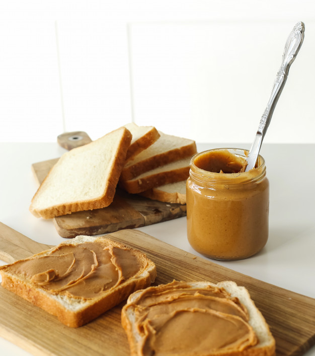 Substitua doces com mel ou manteiga de amendoim - Veja como deve ser o café da manhã para emagrecer - Confira!